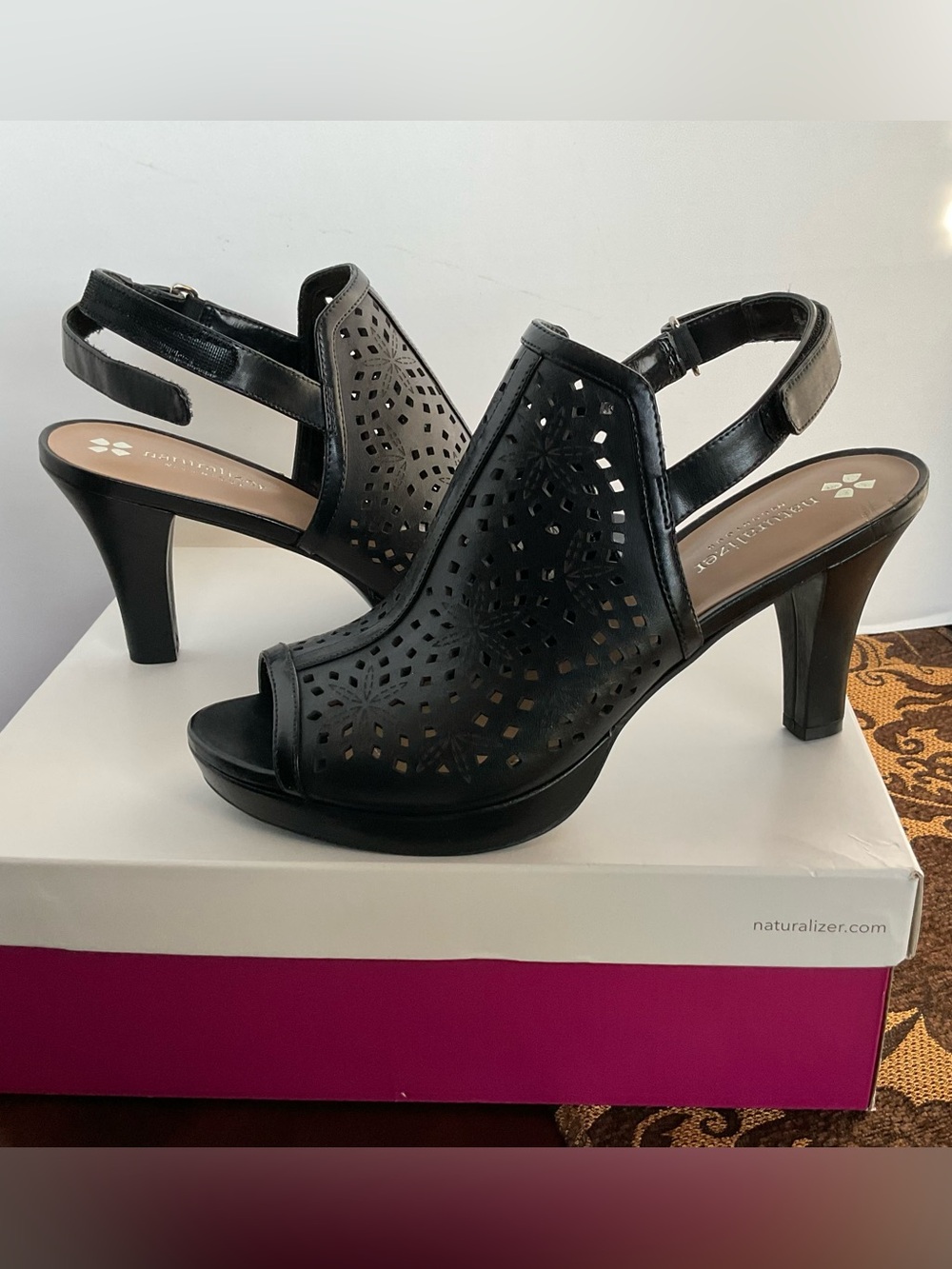 Naturalizer Paige Women’s Black Perforated Peep-Toe Slingback Heels 8.5M